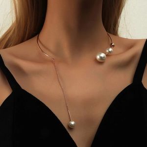 Necklace with pearls